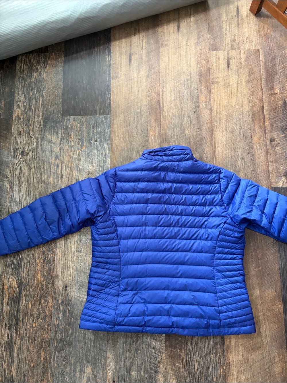 Patagonia Women’s Down Sweater Blue Puffer Jacket with Teal Trim - Picture 10 of 13